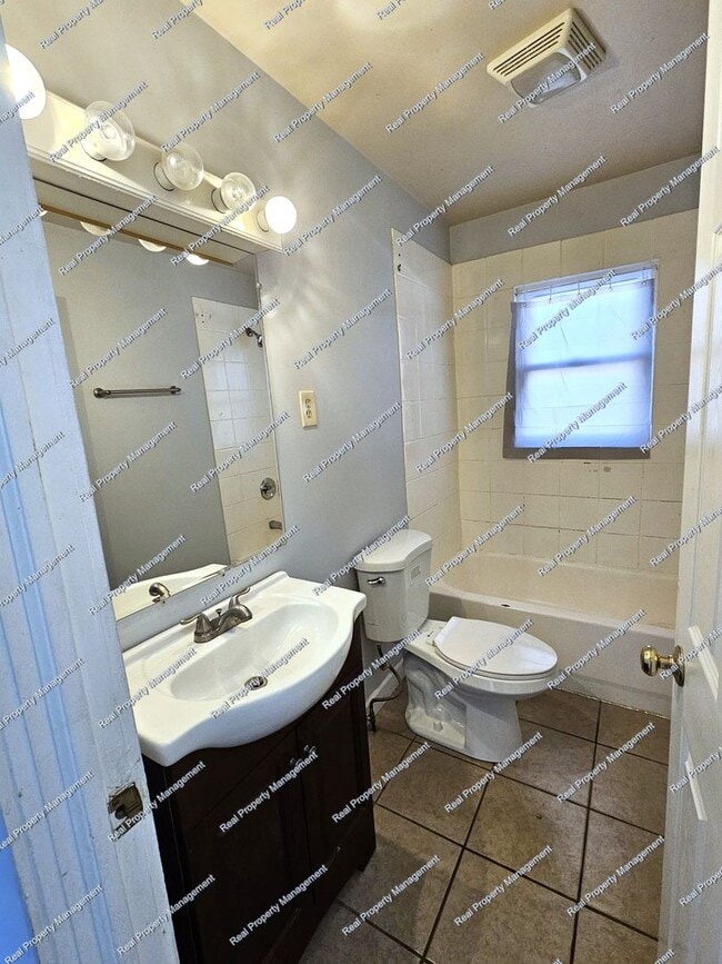 Building Photo - Three Bedroom Ranch located in Hobart!