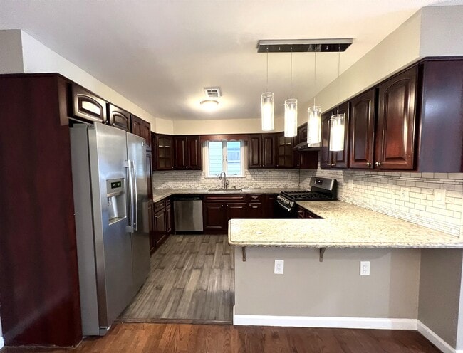 Building Photo - 25 Wallis Ave