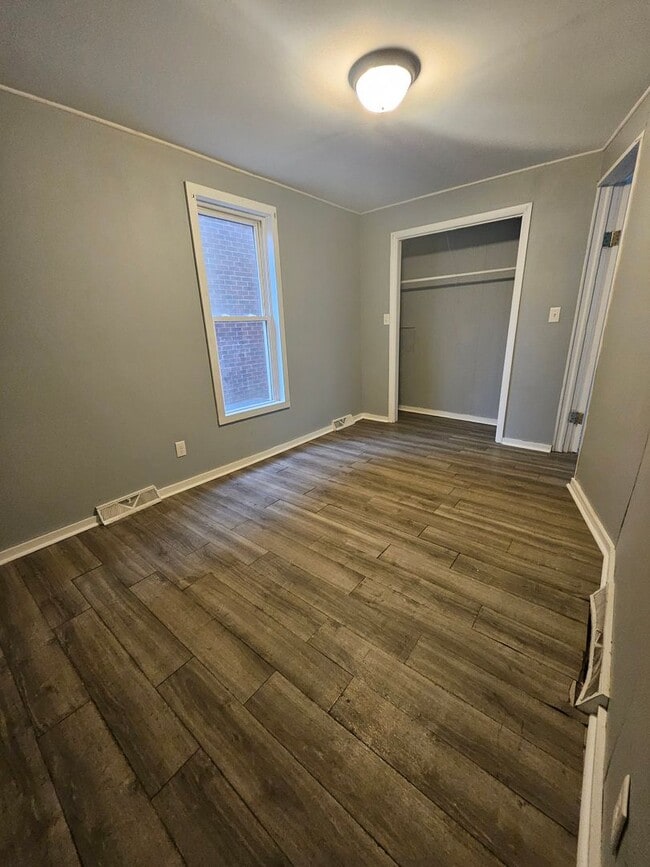 Building Photo - Lower three bedroom unit on Upper East Side