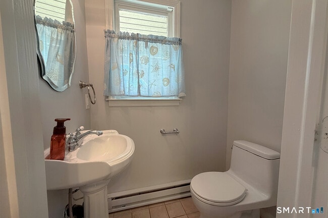 Building Photo - 658 Winnepoge Dr