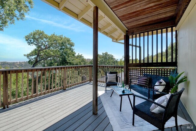 Building Photo - 76 Oak Springs Dr