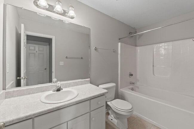 Building Photo - Townhome in Evans