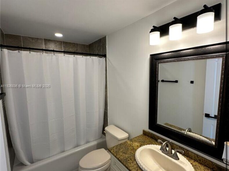 Building Photo - 4830 SW 41st Ave