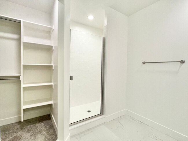 Building Photo - Beautiful Townhome at Mountain Ridge!