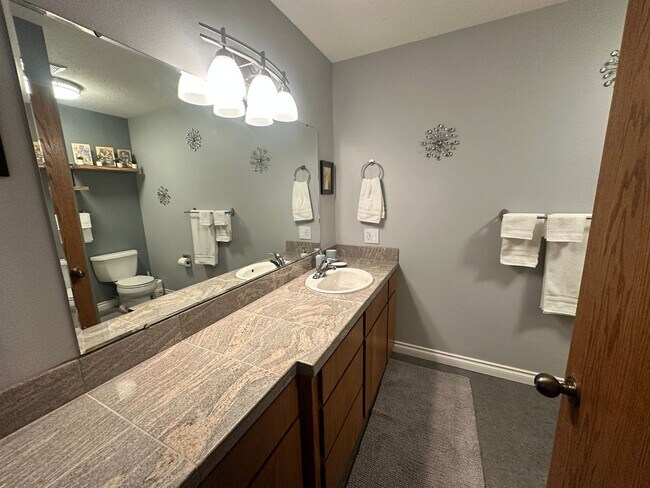 Building Photo - Super Comfortable Furnished Short term rental