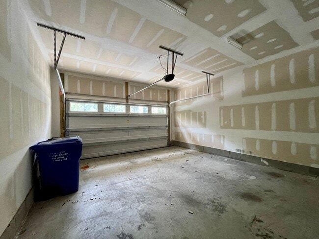 Building Photo - Large 5-bedroom house in Lake Hogan Farm near Chapel Hill schools!