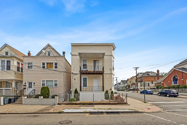 Building Photo - 114 Cambridge Ave