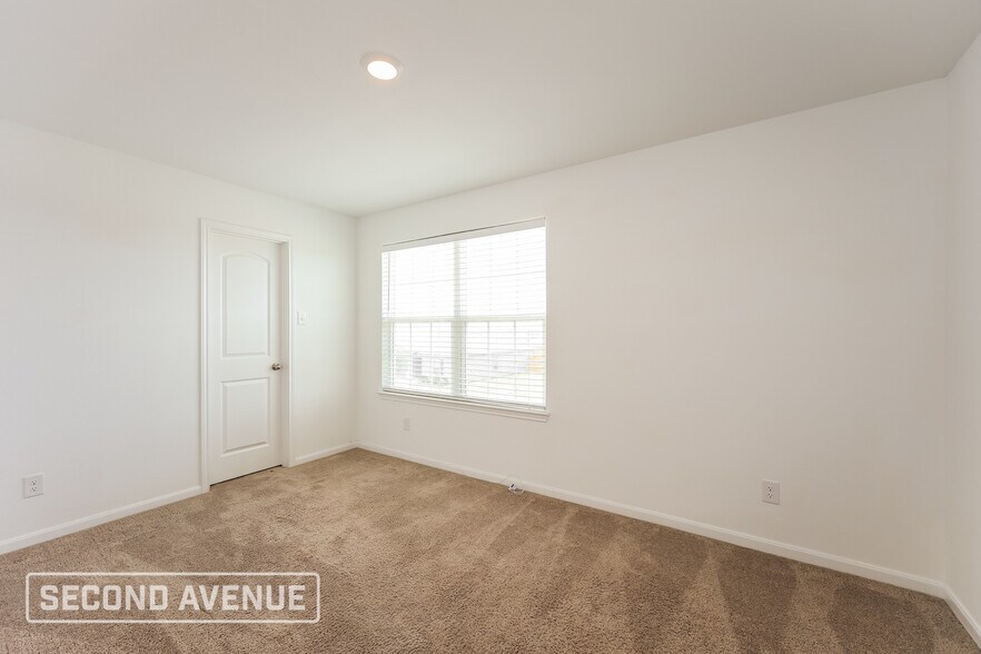 Building Photo - 10907 Lafayette Lp
