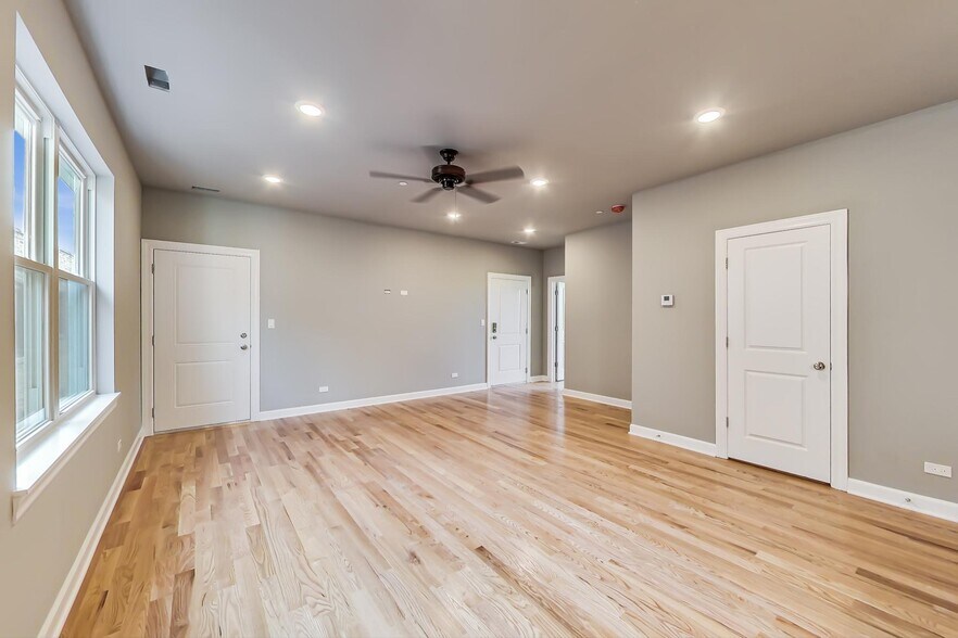 Building Photo - 6132 S Kimbark Ave