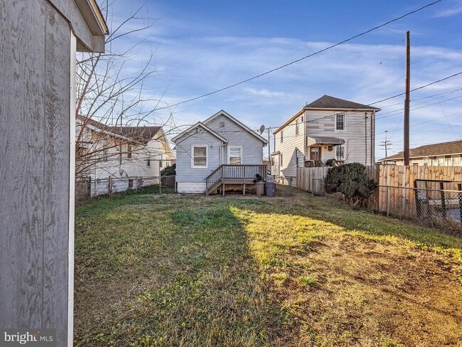 Building Photo - 211 Main St