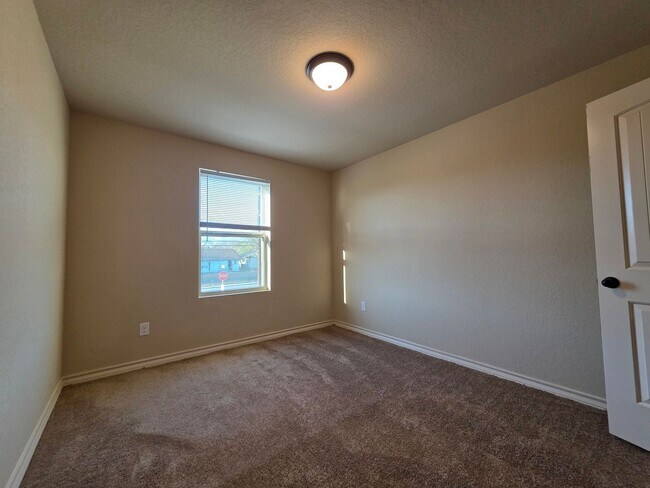 Building Photo - 6838 Lakeview Dr.