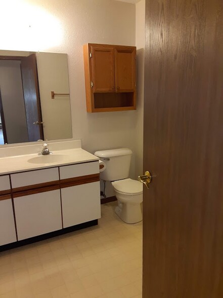 Building Photo - 803 Roundhouse Addition