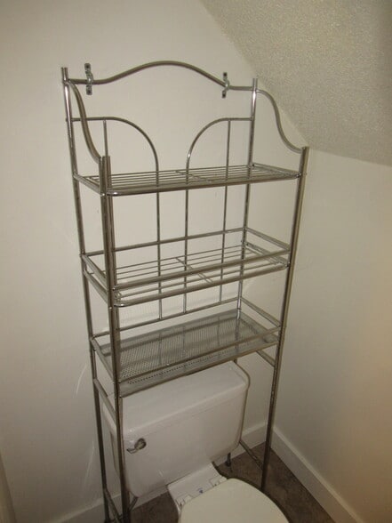 Building Photo - 306 E Maple St