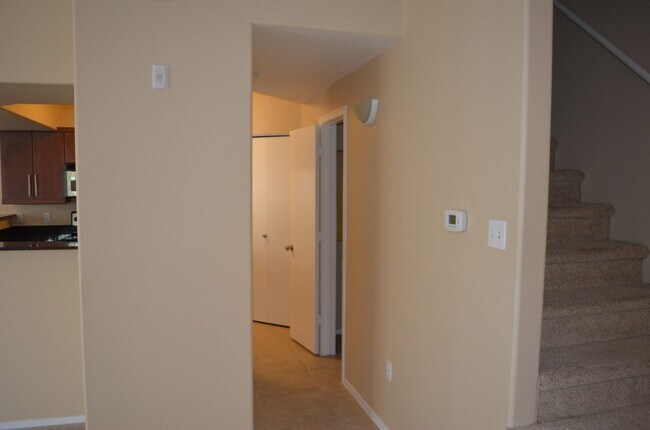 Building Photo - MOVE IN Special!!  Biltmore 2 bedroom!