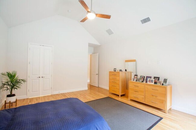 Building Photo - 1614 Thoroughbred Ln