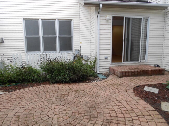 Building Photo - 2017 Thornwood Cir