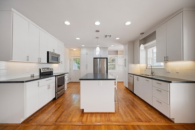 Building Photo - 1800 Woodhead St