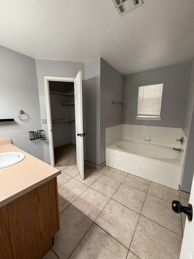 Building Photo - 4 Bedroom Home in Sonoma Ranch