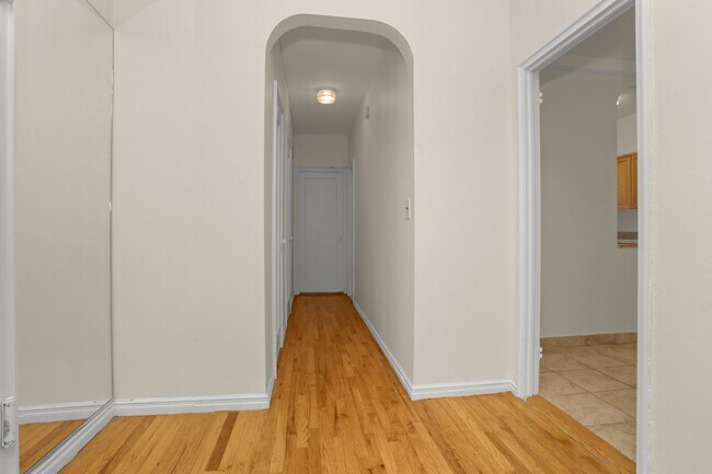 Entry foyer. - 2 Greenridge Ave