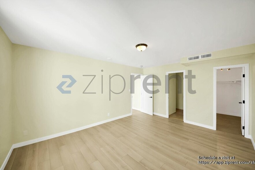 Building Photo - 2160 Century Pk E