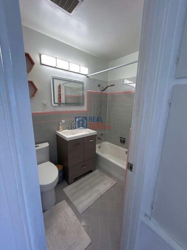 Building Photo - 1343 S Grant St