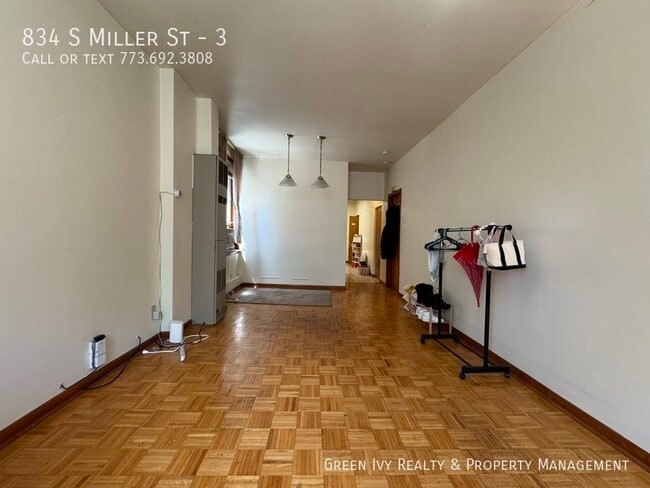 Building Photo - 834 S Miller St