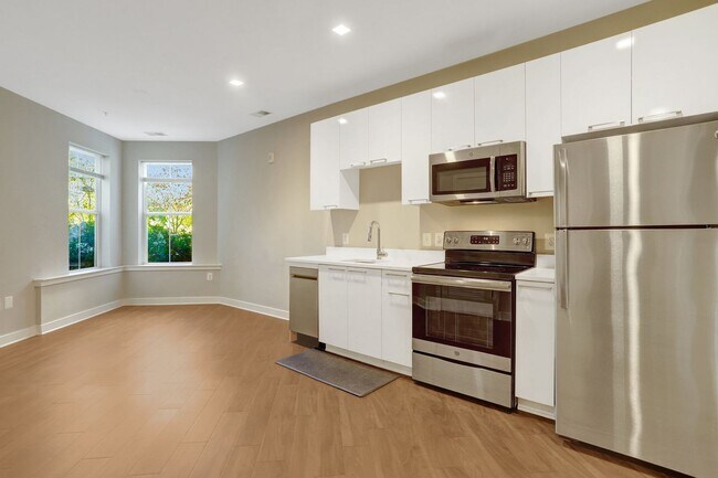 Building Photo - 1 bedroom 1 bathroom condo available immediately for rent