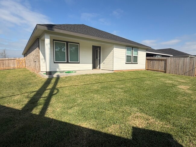 Building Photo - 523 Robin Ct