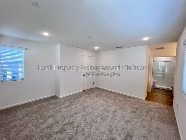 Building Photo - 1526 Woodhill Ln