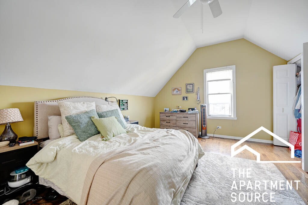 Building Photo - 1341 W Fletcher St