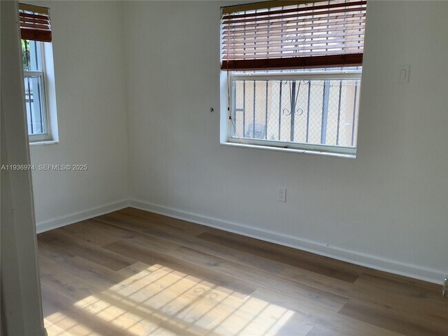 Building Photo - 420 NW 11th Ave