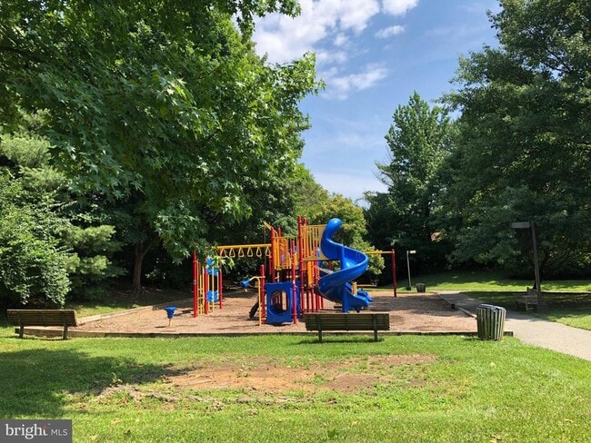 Building Photo - 10926 Bloomingdale Dr