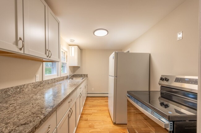Building Photo - 2 Bedroom Ranch with Scenic Setting