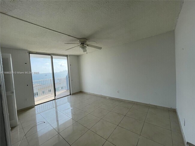 Building Photo - 1801 S Treasure Dr