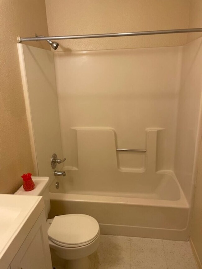 Building Photo - 3536 S Littlejohn Ave