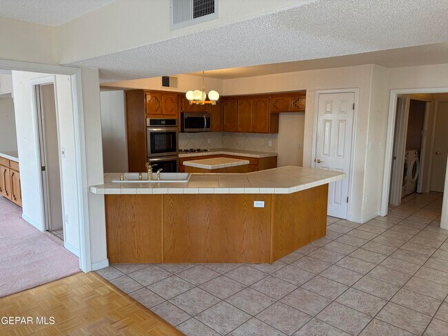 Building Photo - 320 Ave Mirador