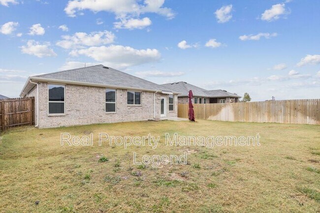 Building Photo - 968 Ravenwood Ln