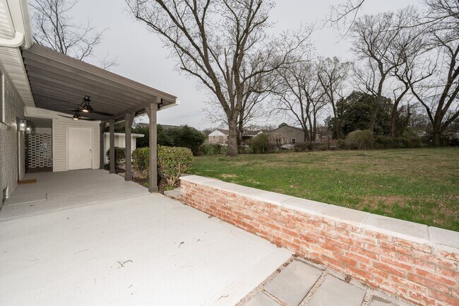 Building Photo - 504 Bismark Dr