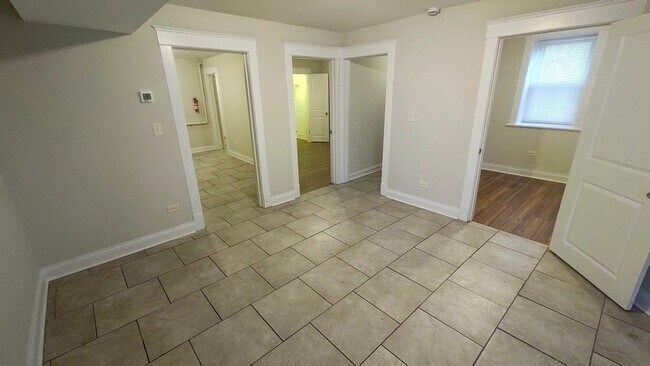 Building Photo - 109 N Center St