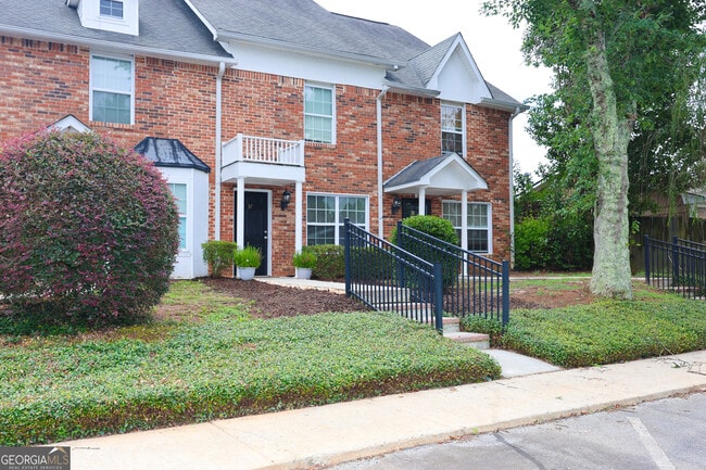 Building Photo - 37 Intown Pl