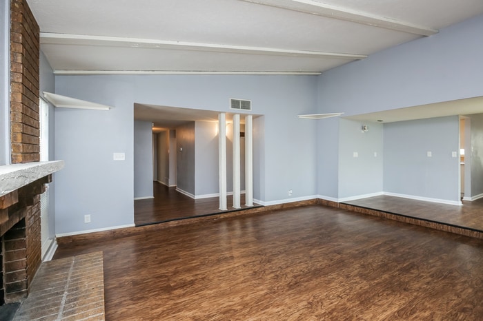 Building Photo - 7439 Oakmore Dr