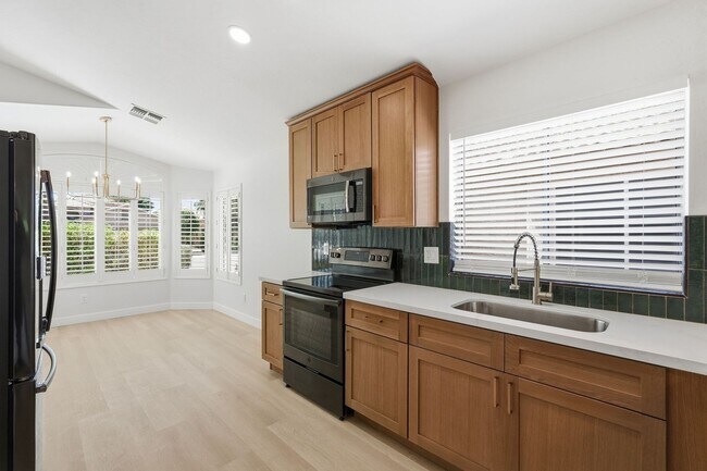 Building Photo - Stunning Home in North Phoenix