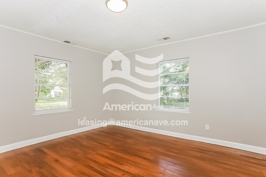 Building Photo - 3406 Seneca Ave