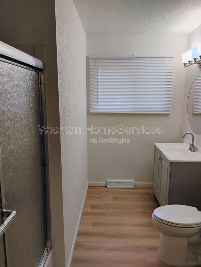 Building Photo - 22 N 17th Ave