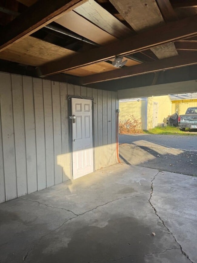 Building Photo - 524-526 MARIE