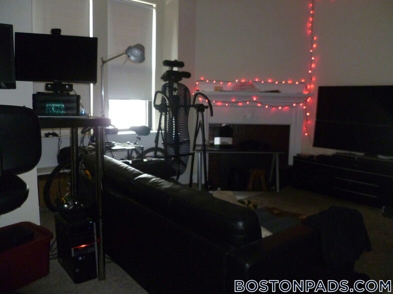 Building Photo - 62 Boylston St