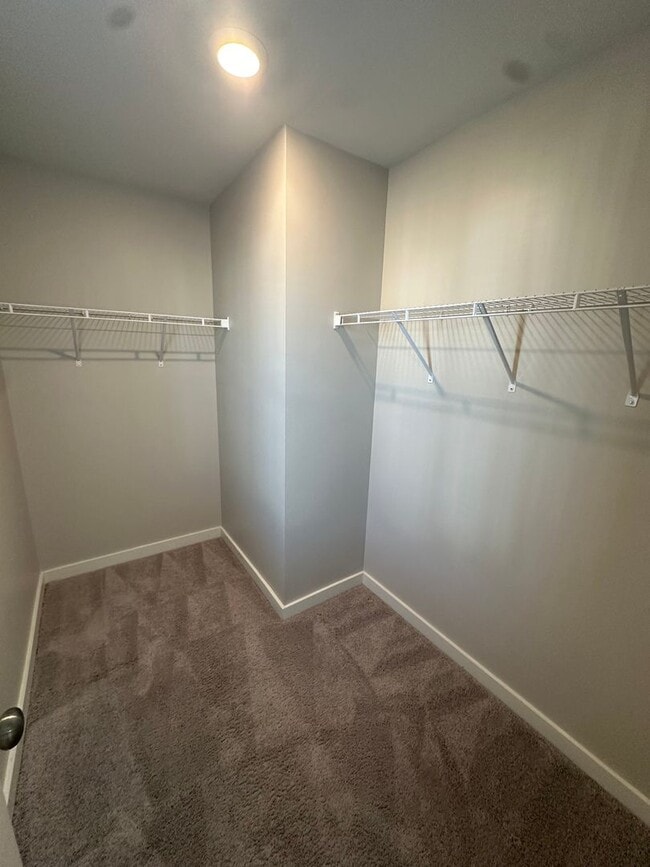 Building Photo - 1730 Frodo Wy