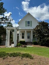 Building Photo - 819 Meadowsweet Ln