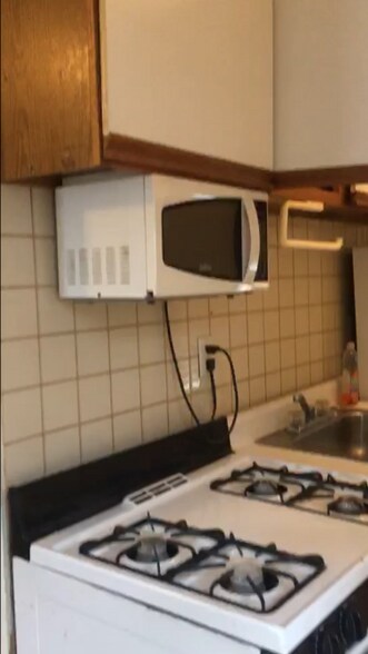 Building Photo - 56 Linden St