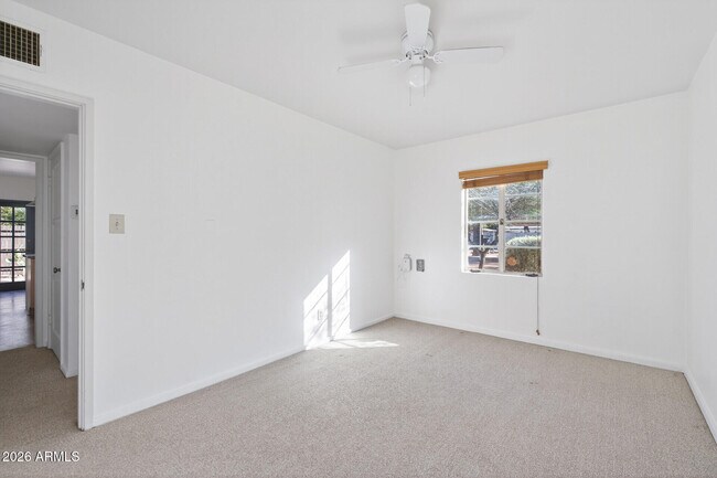 Building Photo - 901 W Willetta St